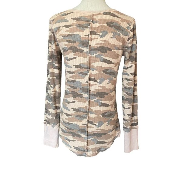 We The Free People Camo Camouflage Thermal Size Small - Picture 3 of 4